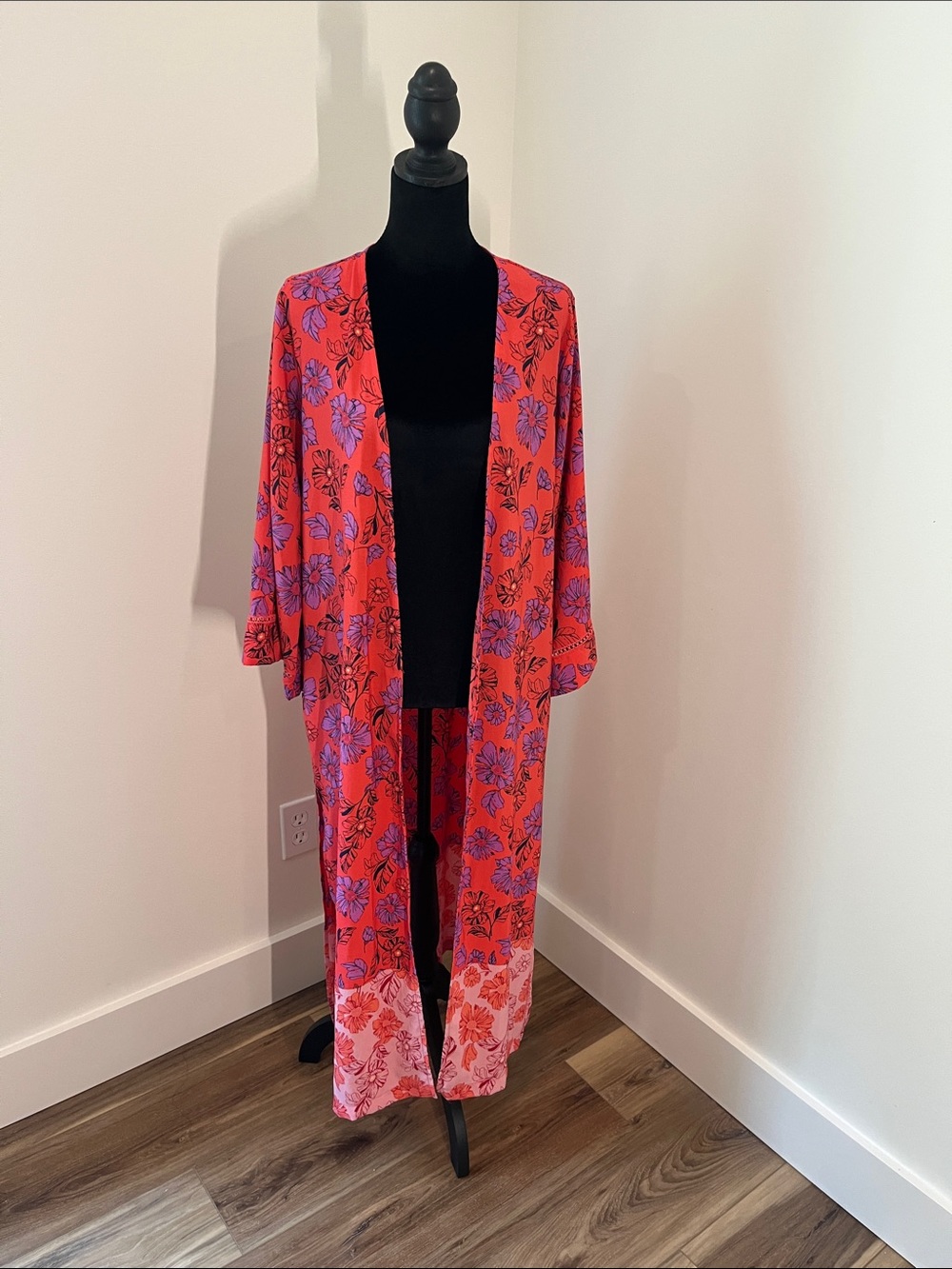 Jessica Simpson Red Long Floral Kimono Robe with Purple Accents